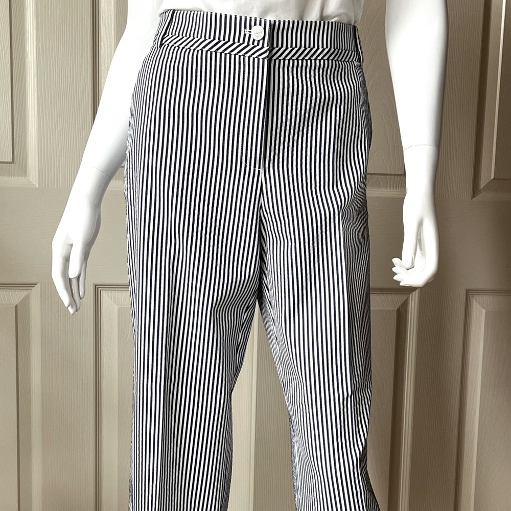 St. John - women’s summer capris / cropped pants (Sz 6)